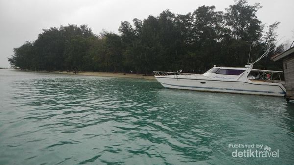 Libur Akhir Pekan yang Seru di Pulau Semak Daun