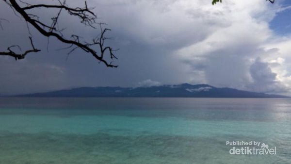Liburan di Ambon, Wajib Mampir ke Pantai Liang