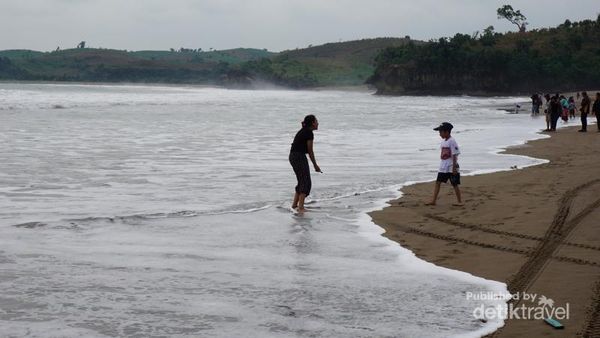 Liburan di Blitar, Yuk Main ke Pantai Serang