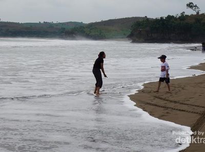 Liburan di Blitar, Yuk Main ke Pantai Serang