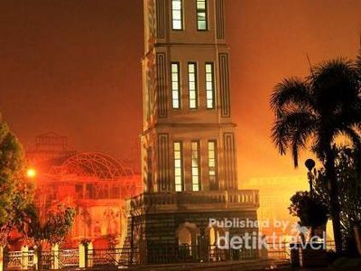 Liburan di Bukittinggi, Asyiknya Hunting Foto di Jam Gadang