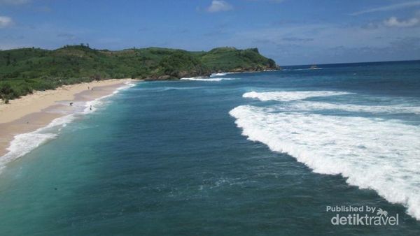 Liburan ke Blitar, Datangi Pantai Tambakrejo yang Cantik Ini