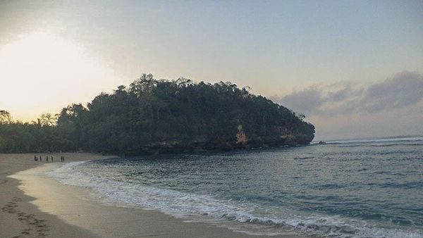 Liburan ke Malang Selatan, Ada Pantai Ngliyep