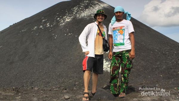 Liburan Menantang Ke Pulau Anak Krakatau