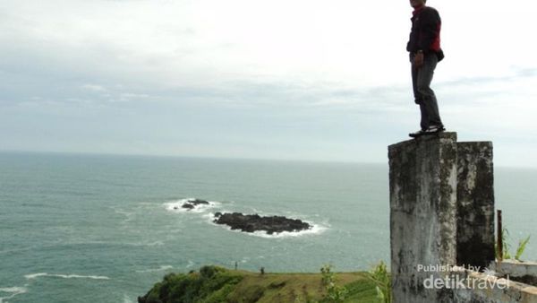 Liburan Panjang yang Santai di Pantai Menganti