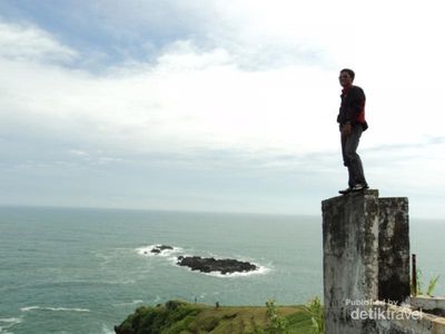 Liburan Panjang yang Santai di Pantai Menganti
