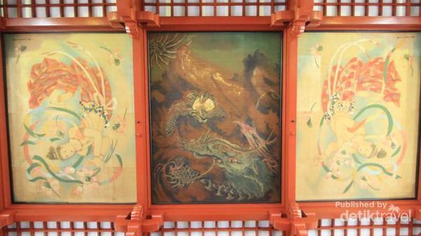 Lukisan Cantik Di langit-langit Kuil Sensoji