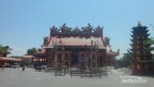 Main ke Vihara Tertua di Medan