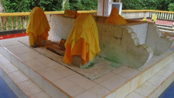 Makam Yang Dipertuan Muda Riau Daeng Marewa dan Daeng Celak