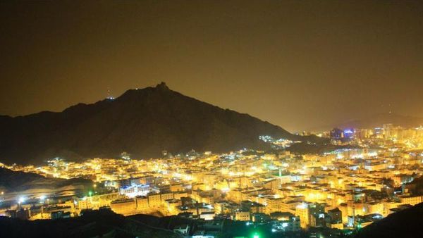 Makkah yang Cantik di Malam Hari dari Ketinggian