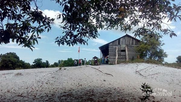 Mampir Dulu ke SD Laskar Pelangi