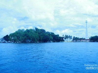 Mampir ke Pulau Lengkuas, Primadonanya Belitung
