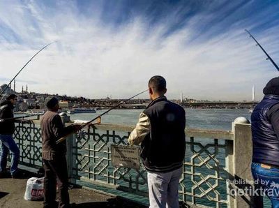 Mancing Asyik di Selat Bosphorus, Turki