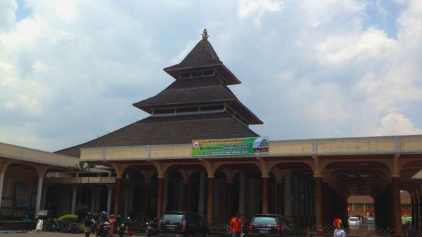 Masjid Agung Sumedang, Kubahnya Mirip Pagoda