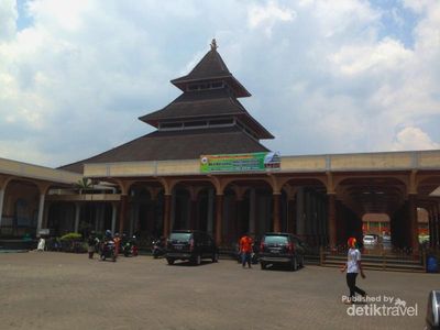 Masjid Agung Sumedang, Kubahnya Mirip Pagoda