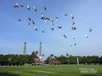 Masjid Agung yang Fotogenik di Jombang