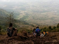 Mau Mendaki Gunung Guntur via Jalur Citiis? Begini Caranya
