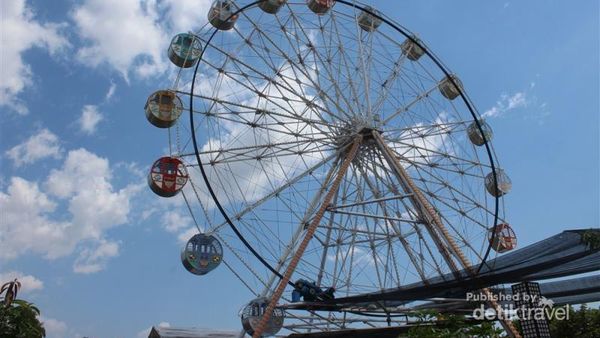 Mau Seru-seruan di Taman Rekreasi Tegal, Ini Tempatnya!