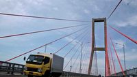 Megahnya Jembatan Suramadu