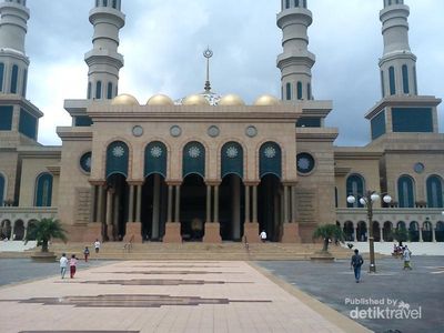 Megahnya Masjid Terbesar di Kalimantan