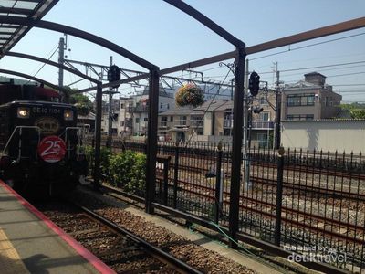 Melihat Cantiknya Arashiyama di Jepang dari Jendela Kereta
