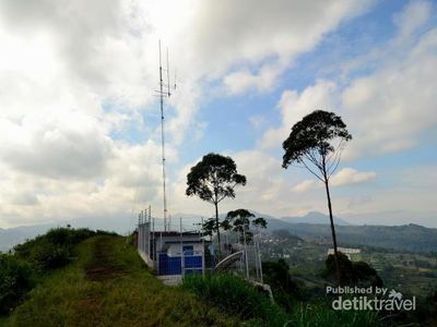 Melihat Eksotisme Bandung dari Gunung Batu di Lembang