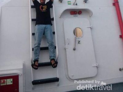 Melihat Gerhana dari Atas Kapal Bakamla