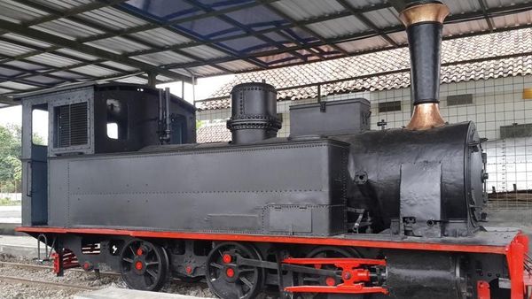 Melihat Koleksi Lokomotif Uap di Ambarawa