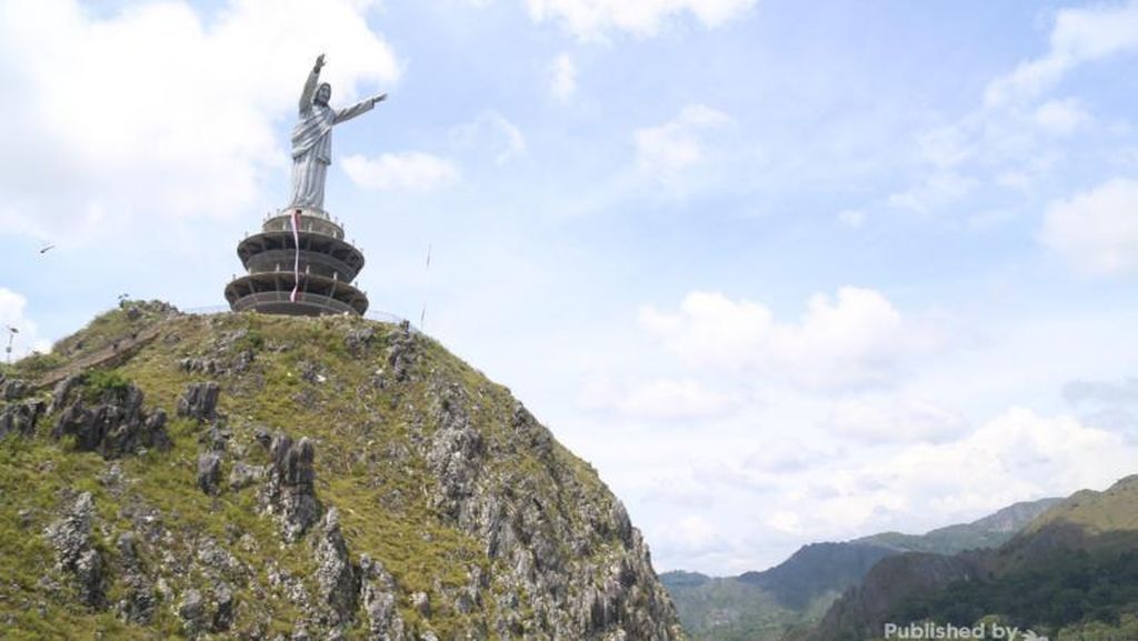 Melihat Patung Yesus Raksasa di Tana Toraja Melihat Patung Yesus Raksasa di Tana Toraja