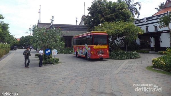 Melihat Pembuatan Rokok di Museum House of Sampoerna