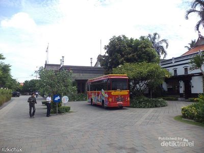 Melihat Pembuatan Rokok di Museum House of Sampoerna