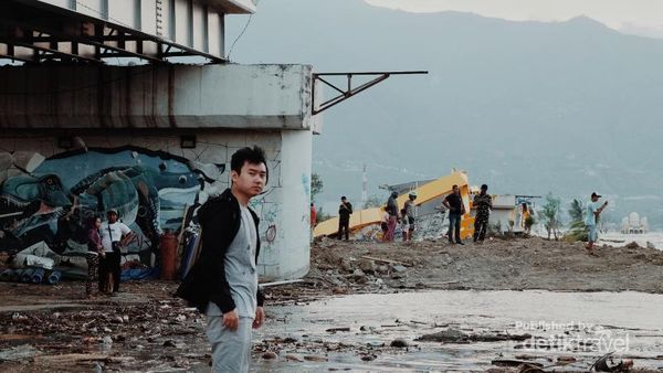 Melihat Reruntuhan Jembatan Kuning Palu dari Sisi Wisatawan