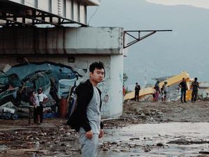 Melihat Reruntuhan Jembatan Kuning Palu dari Sisi Wisatawan
