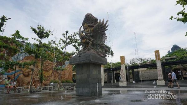 Melihat Salah Satu Patung Terbesar Dunia di Pulau Dewata
