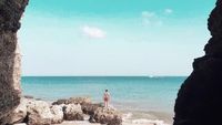 Melirik Gua Instagramable di Pantai Tegal Wangi Bali
