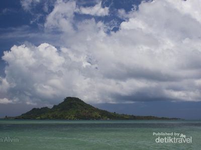 Melongok Pulau-pulau Indah di Selat Sunda