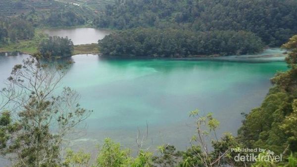 Memandang Telaga Warna Dari Bukit Sidengkeng, Keren!