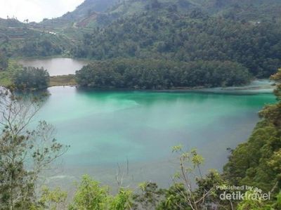 Memandang Telaga Warna Dari Bukit Sidengkeng, Keren!