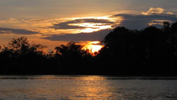 Membelah Sungai Kapuas