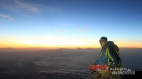 Memburu Sunrise di Gunung Slamet