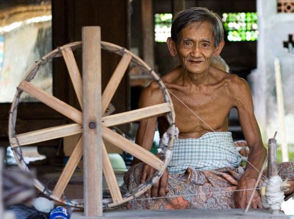 Memintal Benang Cara Tradisional