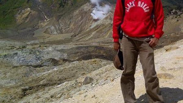 Menaklukkan Gunung Papandayan di Akhir Pekan