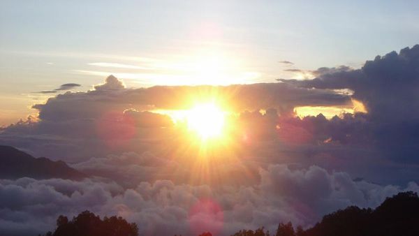 Menangkap Sunrise Paling Cantik di NTT