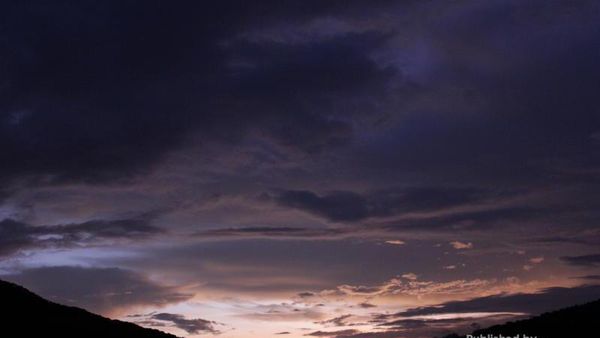 Menanti Kilau Emas Senja di Alun-Alun Suryakencana