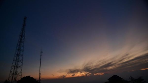 Menanti Pagi di Kaki Gunung Salak