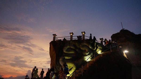 Menanti Senja di Tebing Breksi Yogyakarta