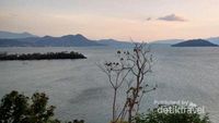 Menanti Sunset Dahsyat Pantai Kolo di Bima