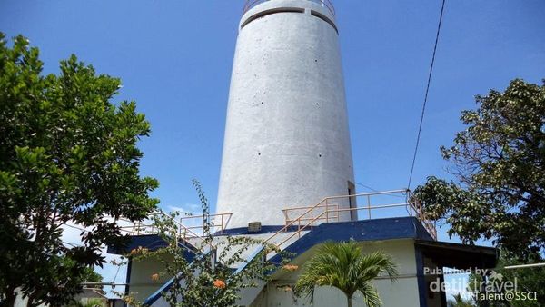 Menatap Laut Padang dari Menara Mercusuar Bukik Lampu