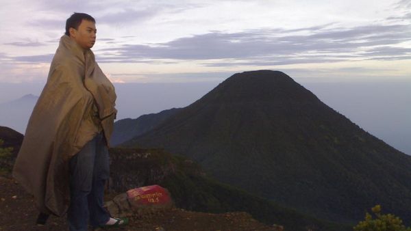 Mencari Mentari Pagi di Gunung Gede Pangrango