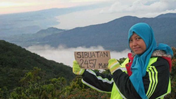 Mendaki Puncak Tertinggi Sumatera Utara